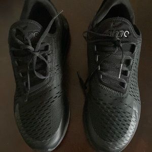 excellent condition all black Nike 270s
